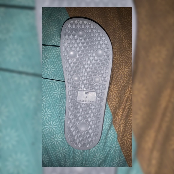 Unisex grey size 7 slippers brand new! - Picture 2 of 3